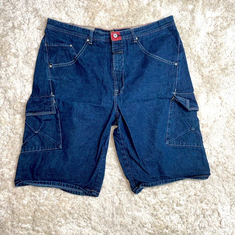 Men’s GIRBAUD Denim Shorts Size 40.    0053